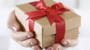 Ученые: подарки помогают сохранить отношения