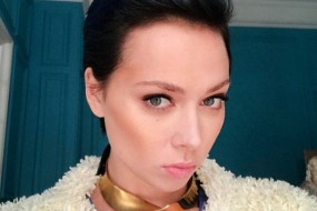 Как выглядит актриса и певица Настасья Самбурская без укладки и макияжа