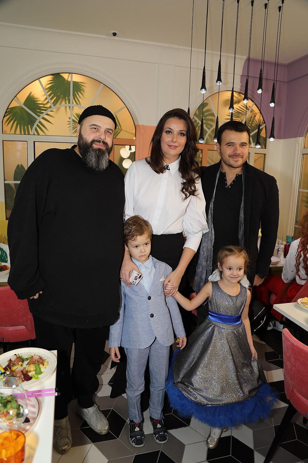 Оксана Федорова со своими подросшими детьми