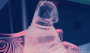 На Ямале появилась ледяная скульптура "Ждуна"