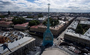 Россияне на ноябрьские праздники отправятся в Петербург, Сочи и Прагу