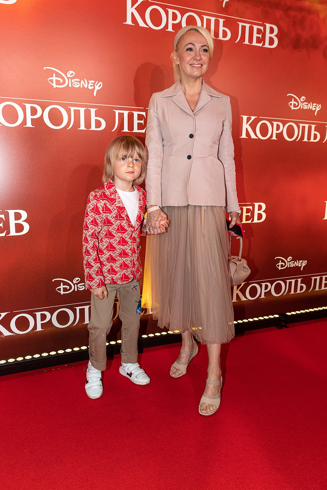 Яна Рудковская с младшим сыном Сашей